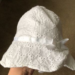 NEVER WORN OLD NAVY SUMMER BONNET